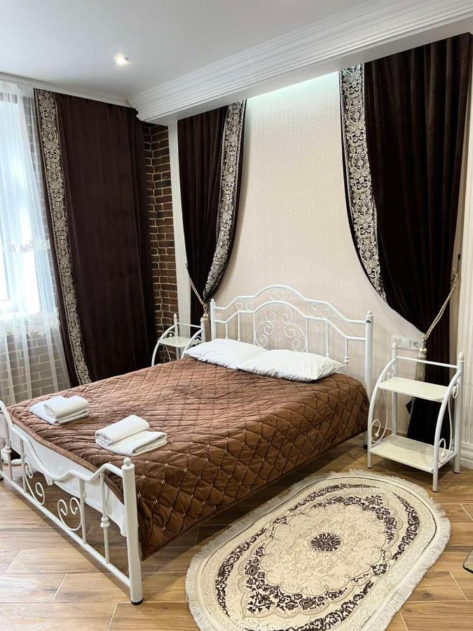 Lavender Night Apartments Chernivtsi Exterior foto